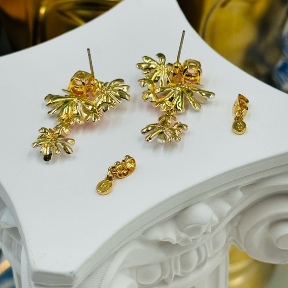 🆕 LES NEREIDES 🧿 NIB Verbena Flower and Round Stone Dangling Earrings - Picture 13 of 16